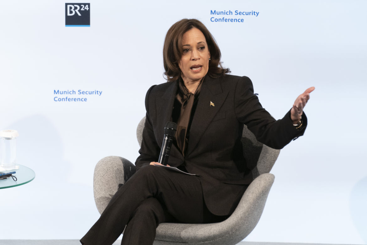 Agata Duda vs. Kamala Harris. Która ubiera się lepiej?