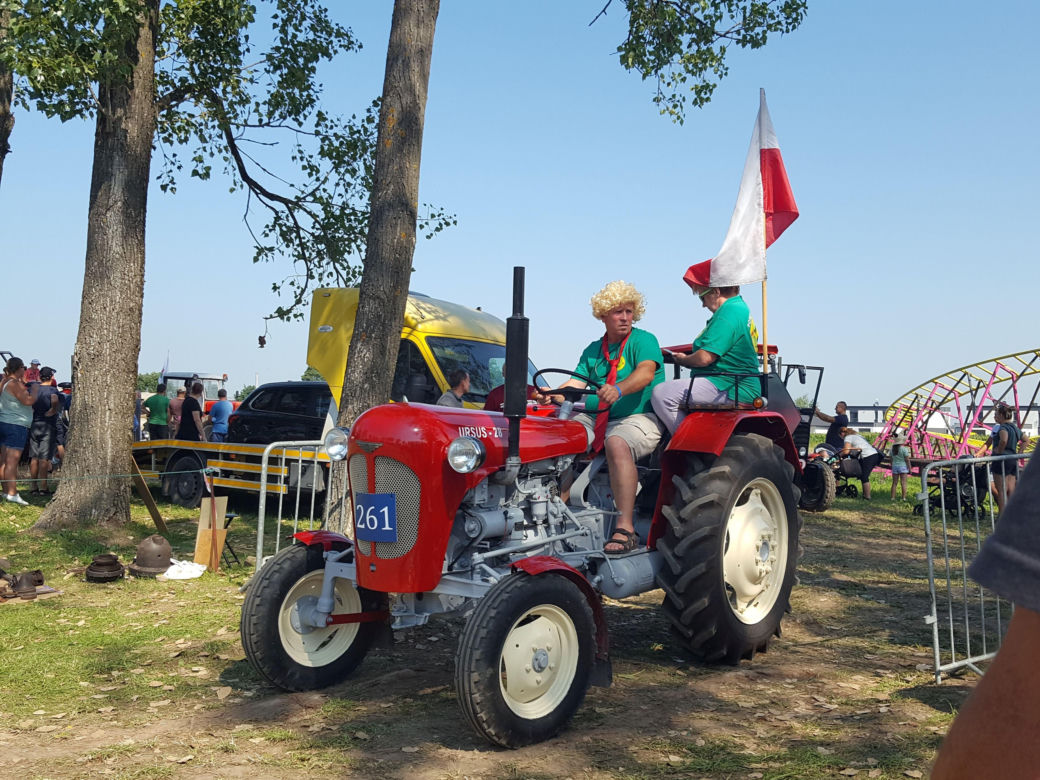 Festiwal starych ciągników w Wilkowicach. Setki maszyn, tysiące widzów i upał