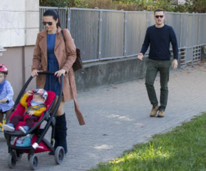 Marcin Mroczek zabrał rodzinę na spacer.