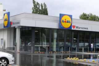 Nowy Lidl w Warszawie. W czwartek wielkie otwarcie: promocje oraz kawa i hot-dogi dla klientów 