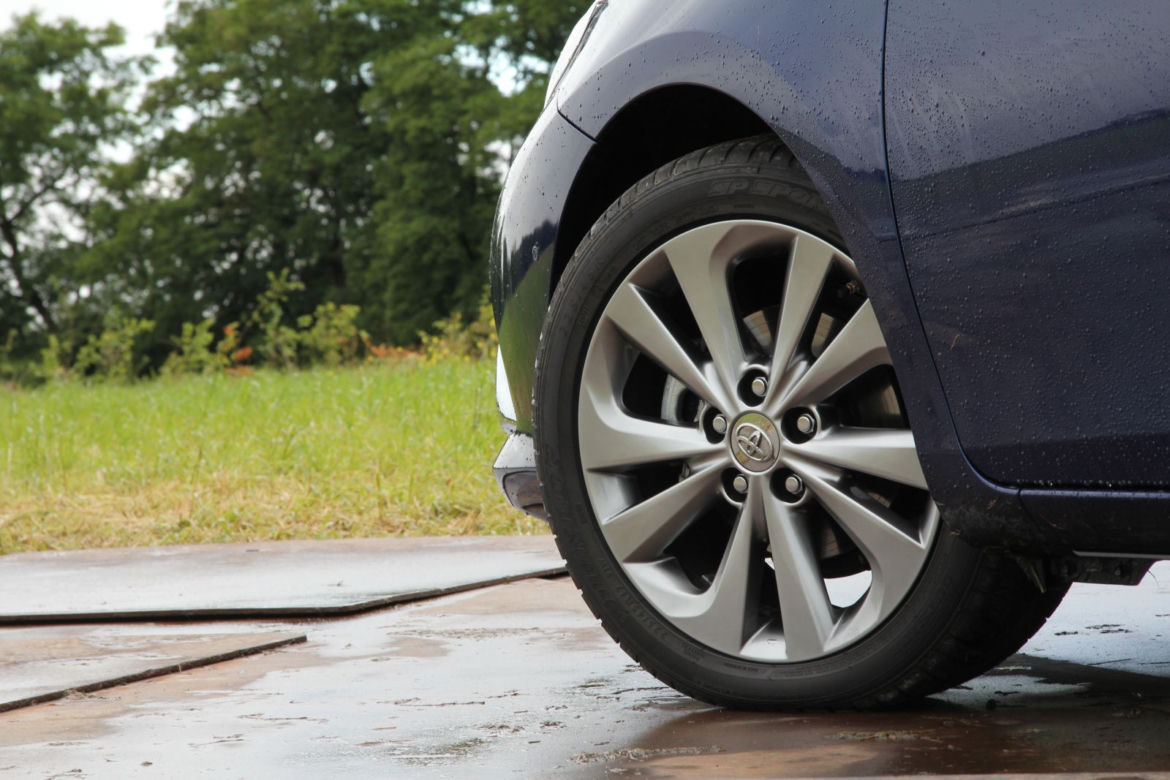 Toyota Auris Touring Sports lifting