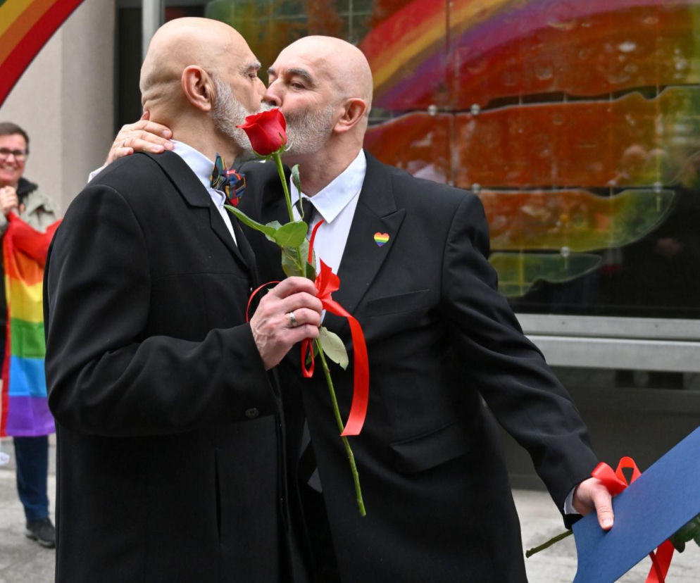 Historyczna decyzja we Wrocławiu! Para homoseksualistów zarejestrowała małżeństwo po 50 latach