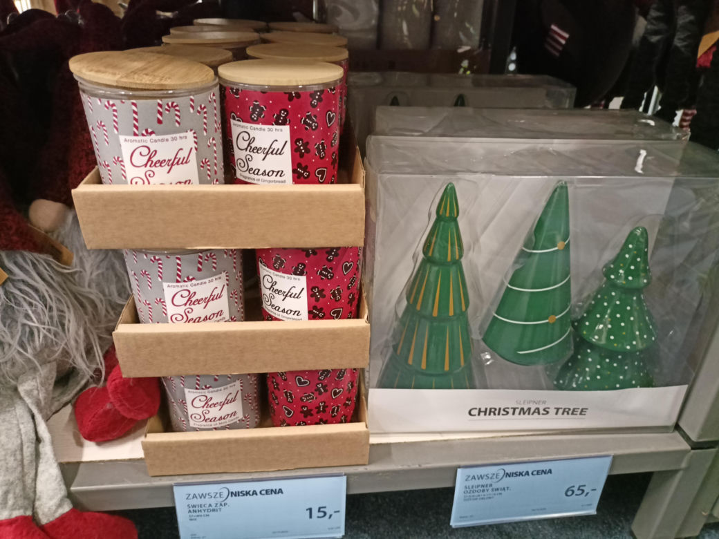 Choinka w Jysk. Święta w październiku