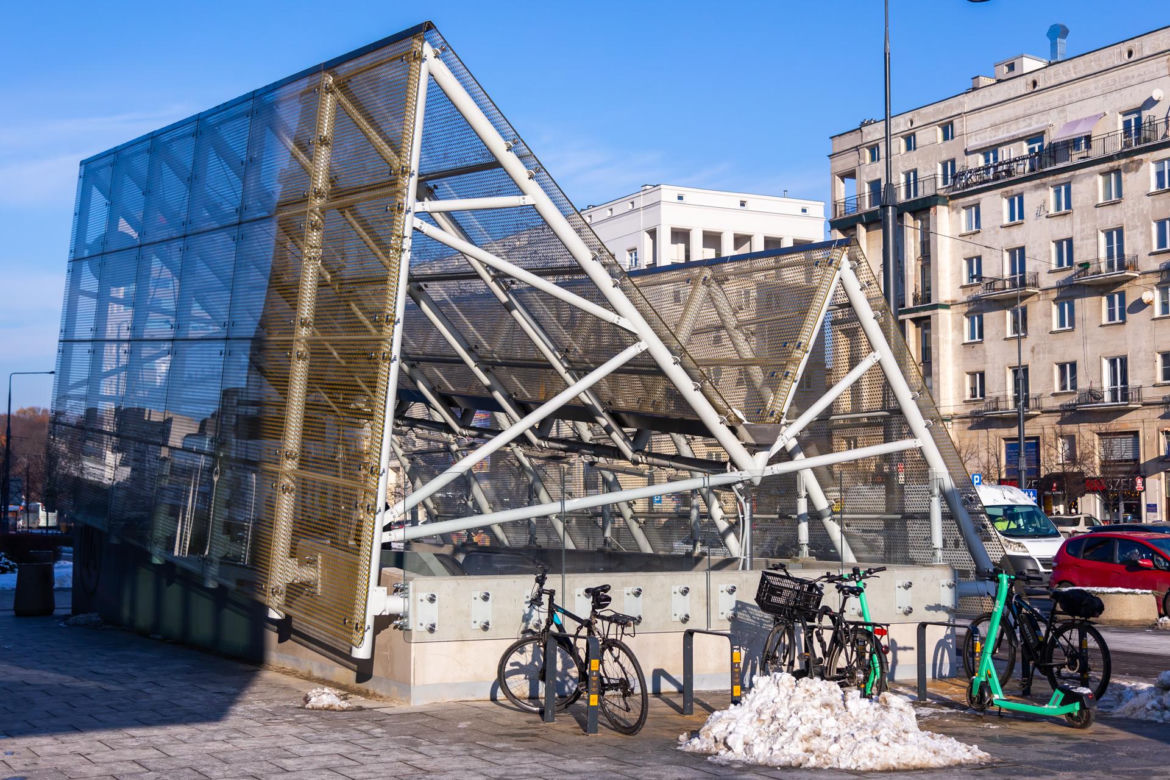 Metro w Warszawie – wejście na stację Świętokrzyska na M1