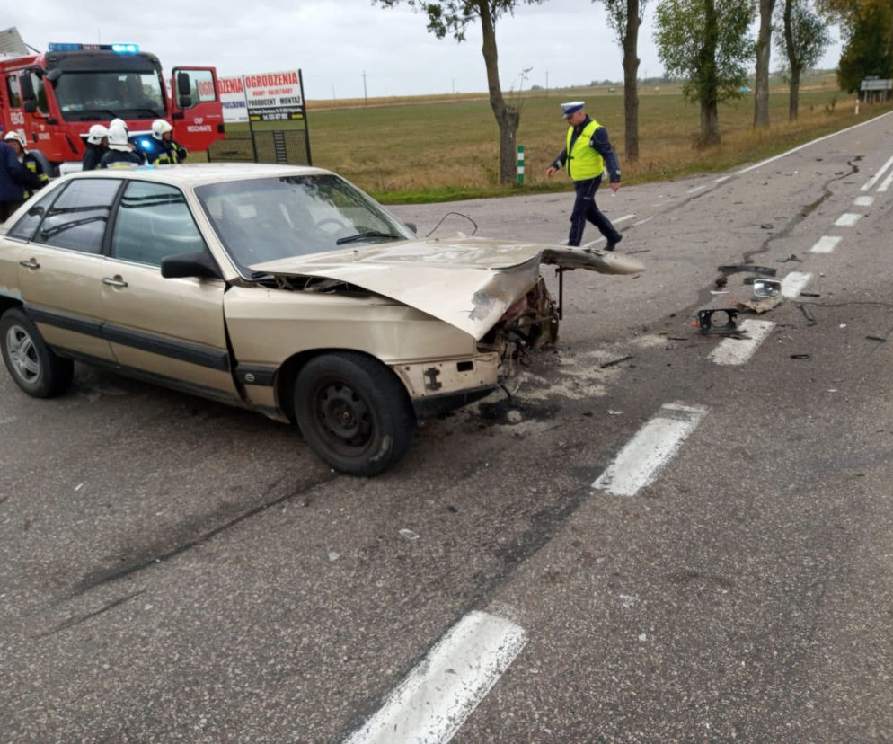 Podlaskie: Czołowe zderzenie. 19-latka i 36-latek zabrani do szpitala
