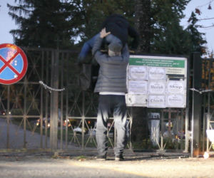 Ludzie włamują się na cmentarze 