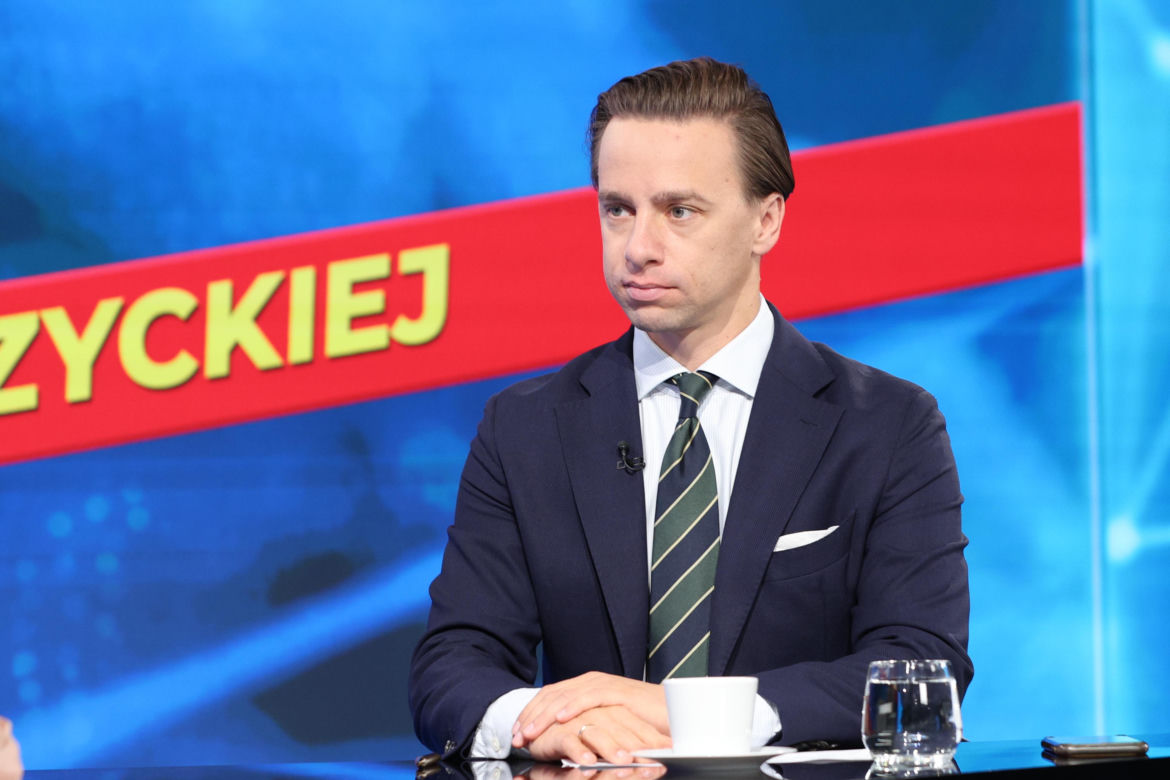 Najpopularniejsi politycy w mediach. Kto znalazł się w TOP 3 w Świętokrzyskiem?