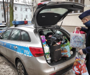 Katowice. Policjanci przekazali dary do domu dziecka