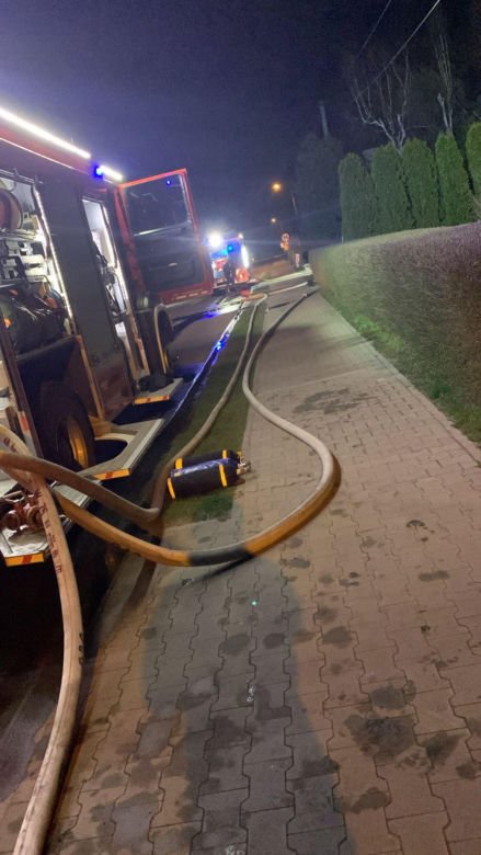 Nocny pożar w Długich Starych. Spalił się budynek warsztatowo-garażowy