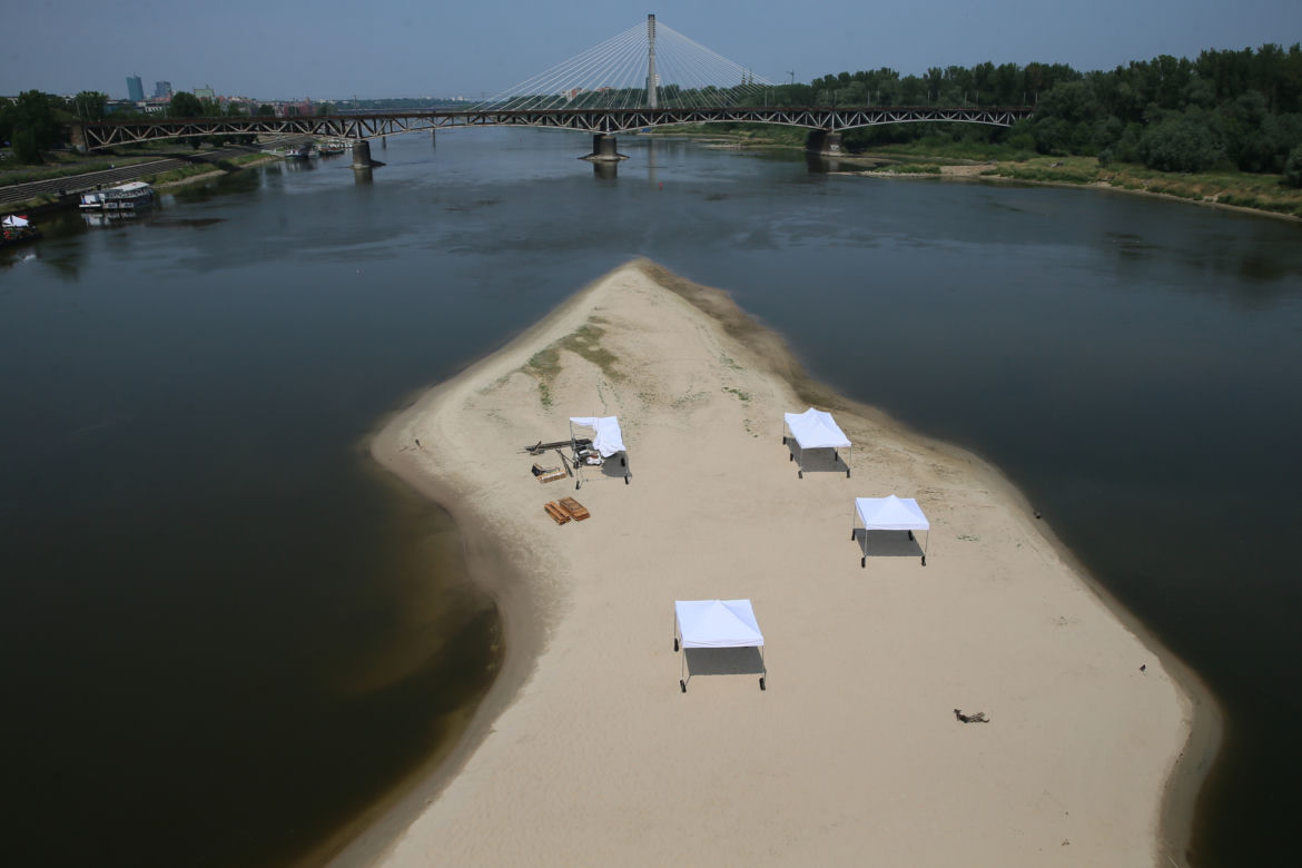 Poziom wody w Wiśle spadł poniżej 40 centymetrów. Wstrzymano kursowanie promów