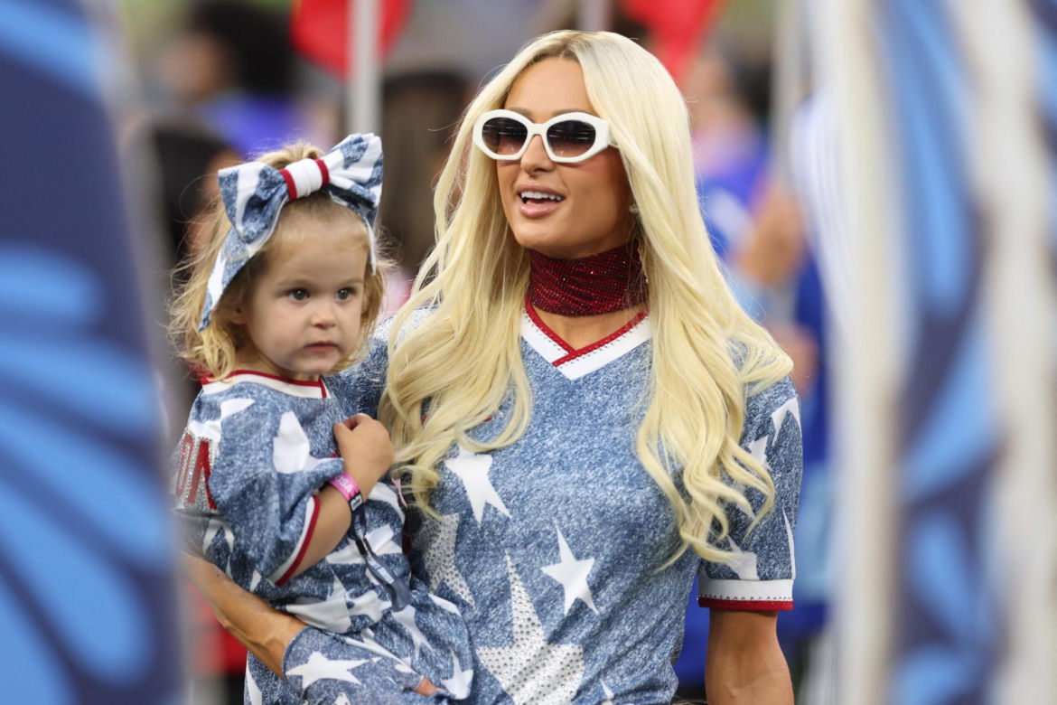 Paris Hilton z dziećmi w dopasowanych stylizacjach
