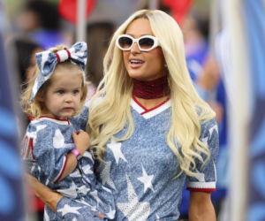 Paris Hilton z dziećmi w dopasowanych stylizacjach