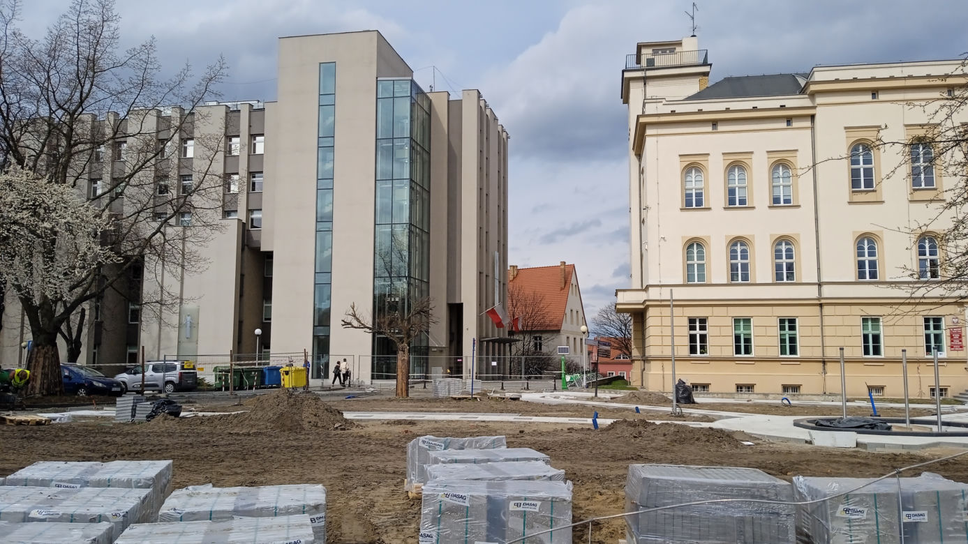 Modernizacja placu Słowiańskiego w Zielonej Górze. Jak przebiegają prace?