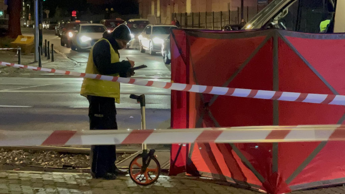 Śmiertelny wypadek na al. Waszyngtona. Tramwaj potrącił pieszego