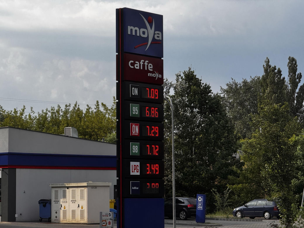 W środę po północy kierowców przywitały nowe, znacznie wyższe ceny paliw