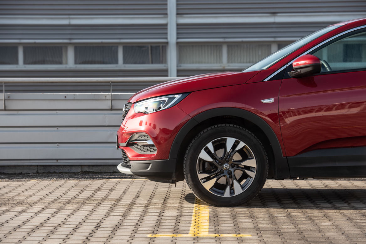 Renault Kadjar TCe 140 FAP vs Opel Grandland X 1.5 Diesel 130 KM Start/Stop AT8