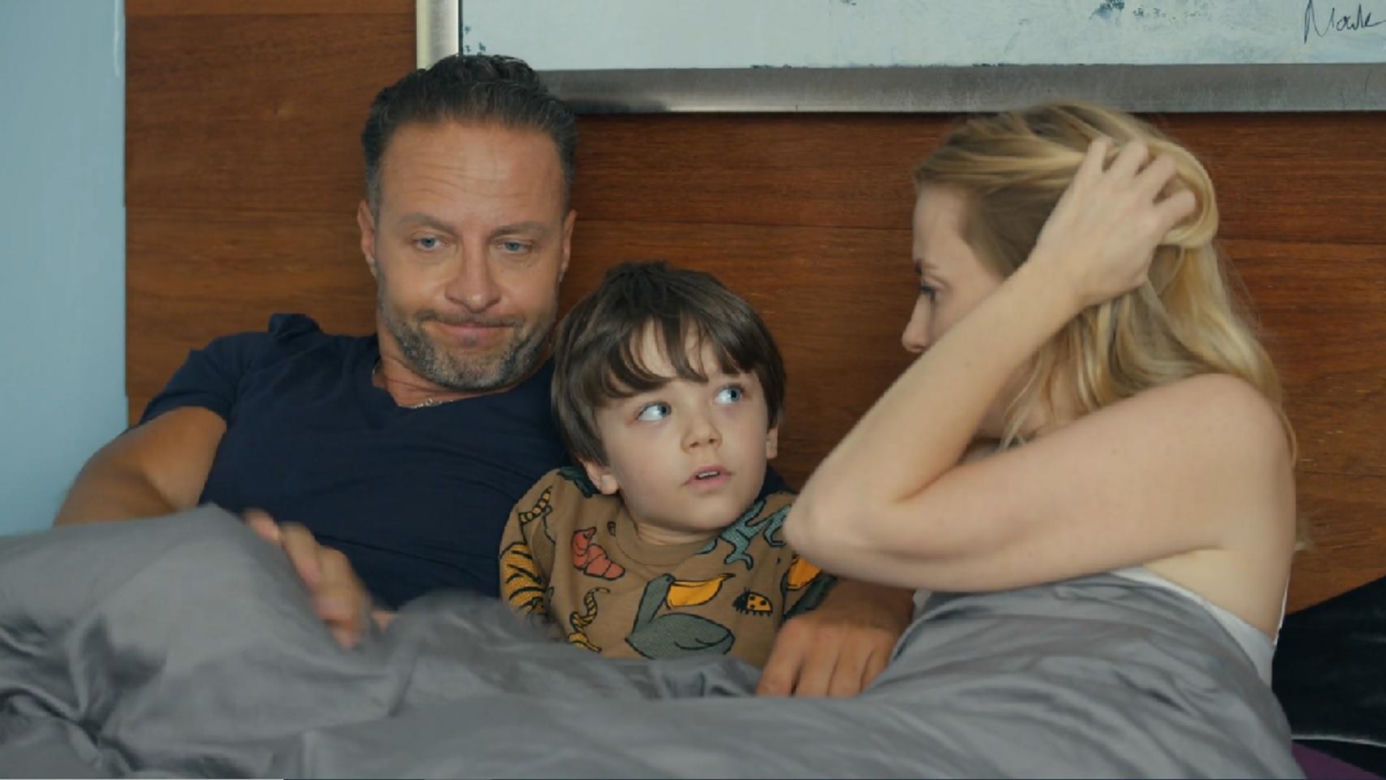 Barwy szczęścia, odcinek 3099. Sebastian (Marek Krupski), Mateusz (Filip Kowalewicz), Dominika (Karolina Chapko)