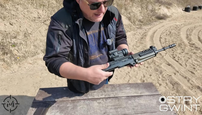 Karabin SIG 553 - niezawodność Kałasznikowa w szwajcarskim wydaniu