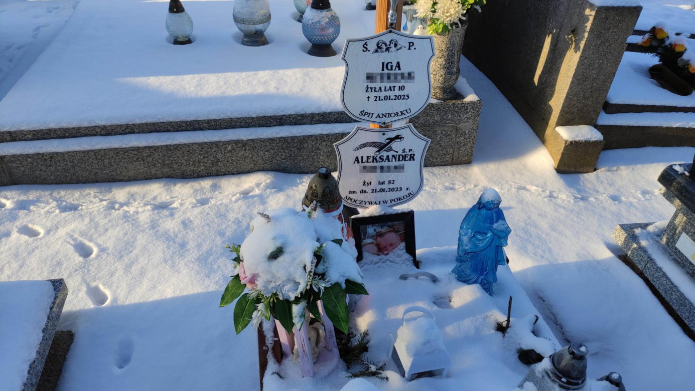 Wspólny grób ojca i córki z Inowrocławia wygląda na smutny i opuszczony