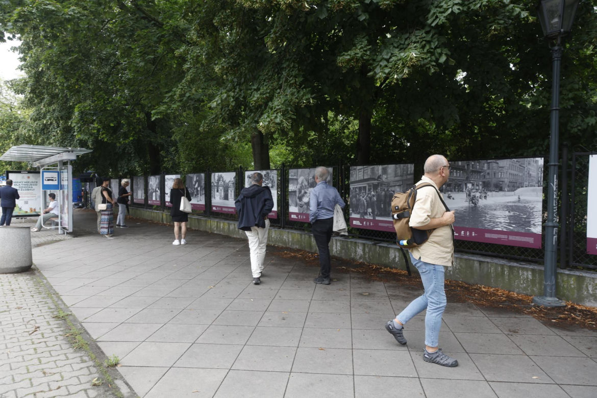 Powstanie Warszawskie w kadrze Stefana "Starby" Bałuka. Cichociemny szedł z aparatem do Powstania