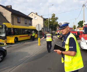 Włocławek: Zderzenie samochodu osobowego z autobusem miejskim! Jedna osoba nie żyje! 