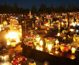 Warmińsko-mazurskie cmentarze rozświetlone tysiącami zniczy [GALERIA]