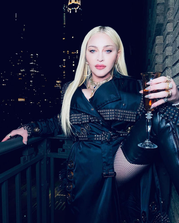 Madonna pokazała pośladki na wizji. Świeciła tyłkiem do kamery