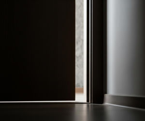 Lębork: Zabarykadowany mężczyzna. Co dzieje się z kobietą w mieszkaniu?