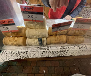 Pokémony, różowe gofry i zaskakujące różnice w cenach. Porównaliśmy łódzkie jarmarki