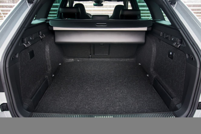 Skoda Superb Combi 2.0 TDI - wnętrze trzecia generacja