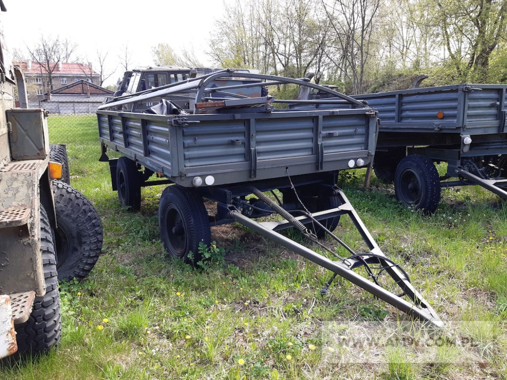 Przyczepa transportowa średniej ładowności D-46 (ład. 3,5 t). 6000 zł.