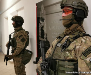 Wrocławski policjant zginął na służbie zastrzelony przez bandytę