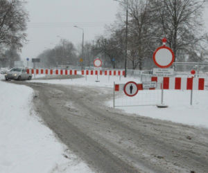 Wiadukt u zbiegu Struga i Kozienickiej zamknięty. Jednak nie dla wszystkich.