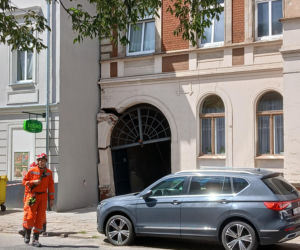 Fragment ściany kamienicy osunął się podczas remontu. Ewakuowano mieszkańców!