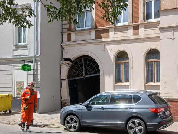 Ściana kamienicy nagle runęła. Mieszkańcy nadal żyją w niepewności. Przecież to wszystko może runąć