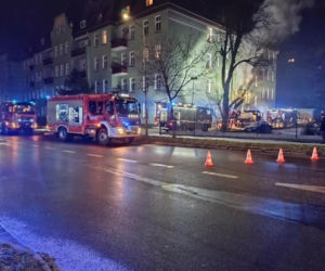 Brzeg: Pożar, śmierć w domu i EWAKUACJA mieszkańców! [ZDJĘCIA]