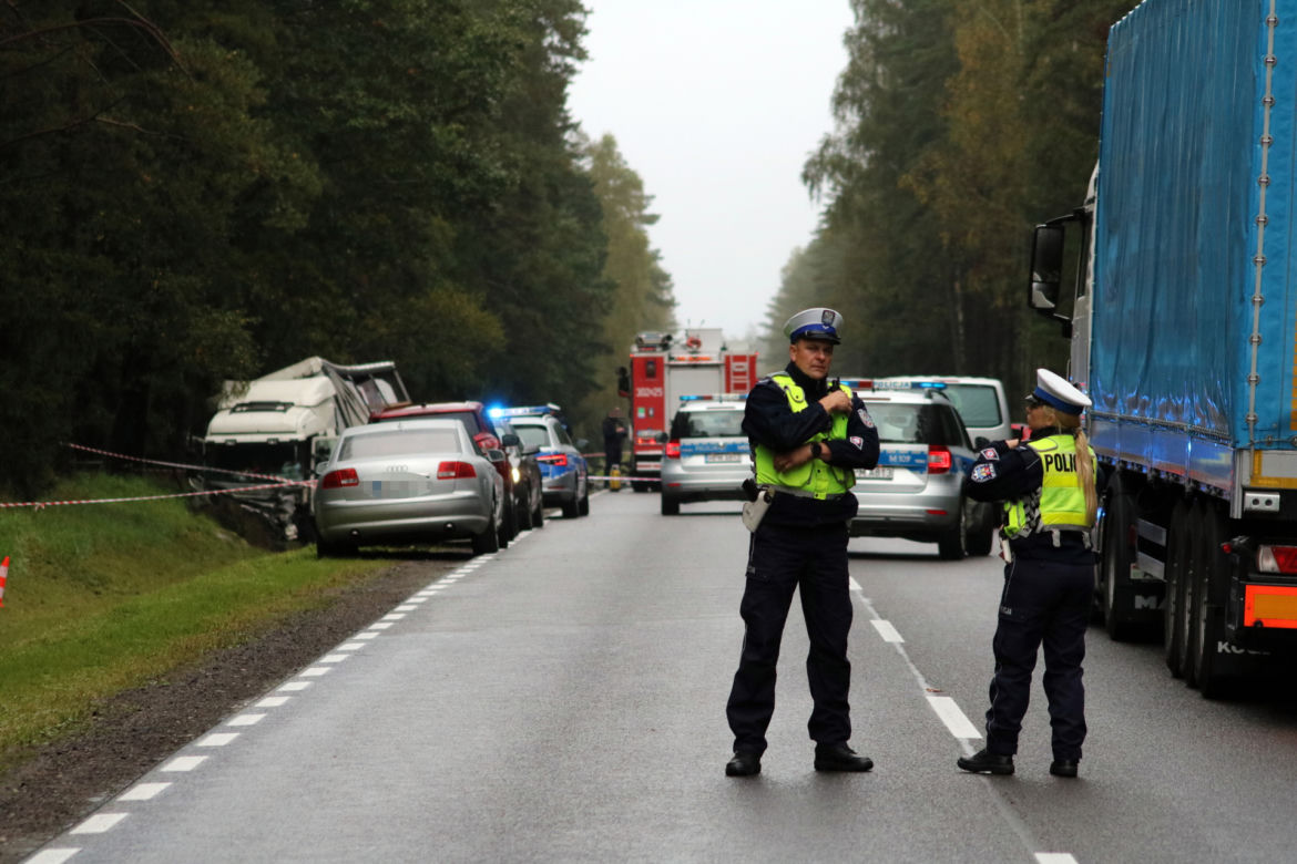Tatarowce. 30-latek i trzech jego synów nie żyją po czołowym zderzeniu z tirem
