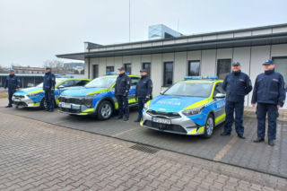 Trzy nowe radiowozy dla policji w Lesznie. Od kogo i do czego? [ZDJECIA/FILM]
