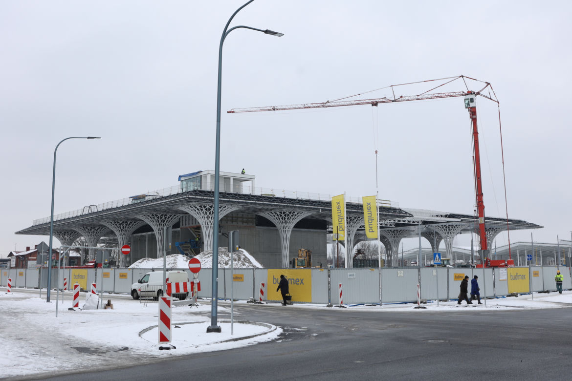 Budowa Dworca Metropolitalnego w Lublinie w zimowej odsłonie