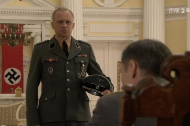 Czas honoru 7 sezon odc. 1. Lars Rainer (Piotr Adamczyk)