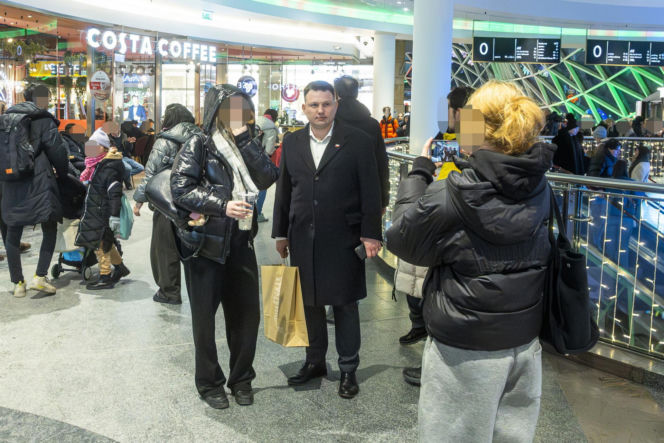 Sławomir Mentzen na zakupach w galerii