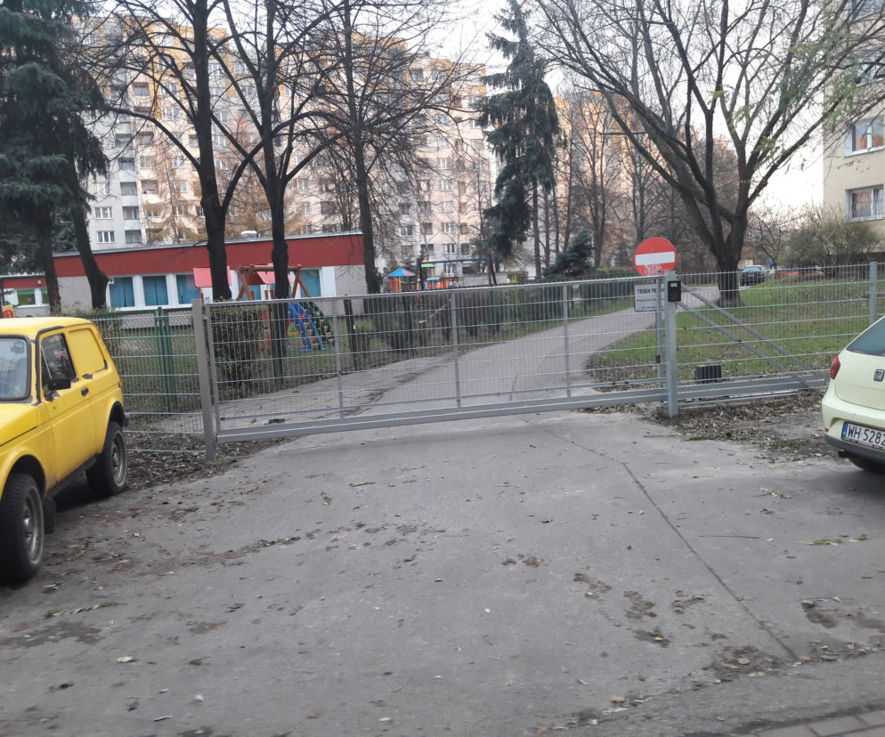 Taergówek: odcięli się płotem
