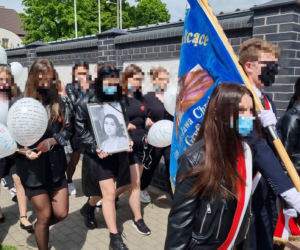 Koledzy żegnają swoją Madzię. Cześć Jej pamięci!. Łzy, rozpacz i niezrozumienie. Nie tak miał wyglądać koniec roku szkolnego [ZDJĘCIA]