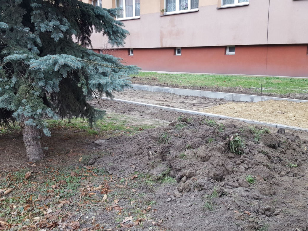 Budują ściężkę rowerową przy ul. Dąbrowskiego w Lesznie
