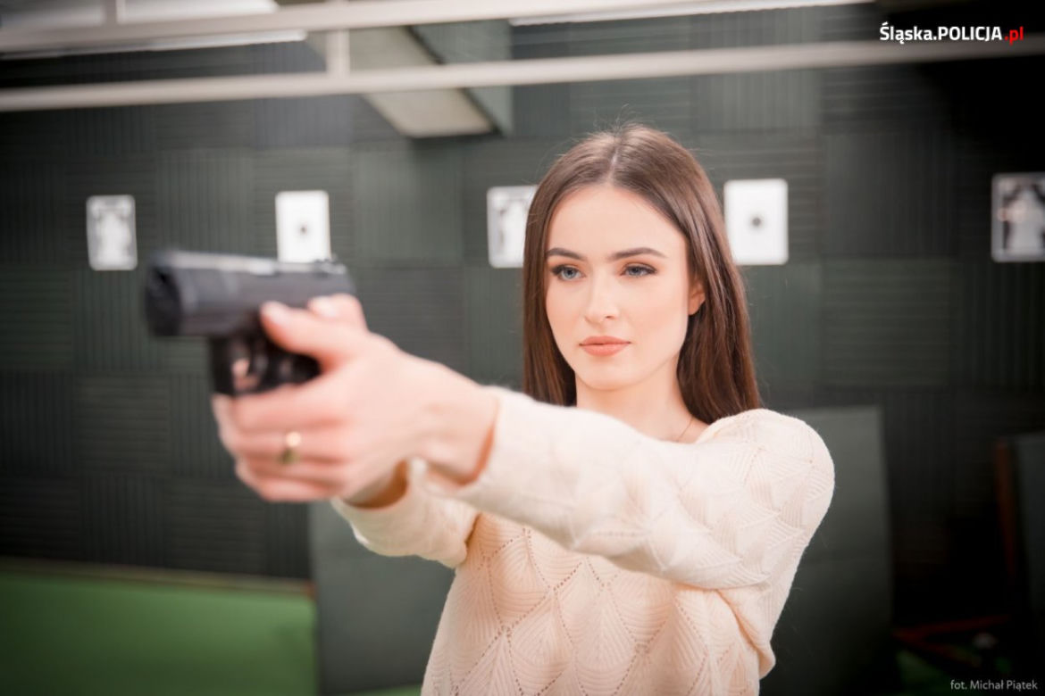 Miss Polski z Katowic wstąpiła na jeden dzień do policji. Anna Maria-Jaromin wzięła udział w teście sprawnościowym