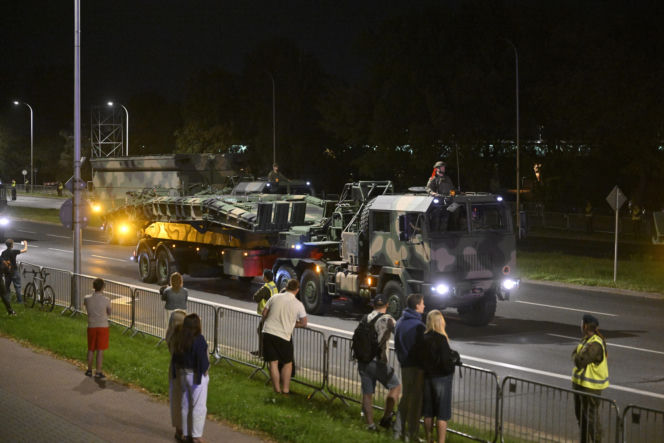 Nocna próba defilady wojskowej w Warszawie