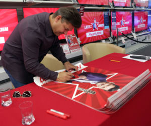 Koronawirus w Polsce: Zenek Martyniuk bez maseczki w Media Markt