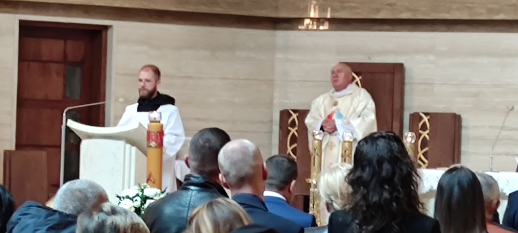 Pogrzeb małej Hani. Ludzie tonęli we łzach. "Nauczyła, jak przeżywać nawet z największym bólem każdy dzień"
