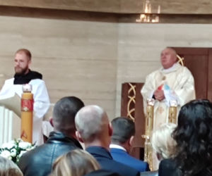 Pogrzeb małej Hani. Ludzie tonęli we łzach. Nauczyła, jak przeżywać nawet z największym bólem każdy dzień