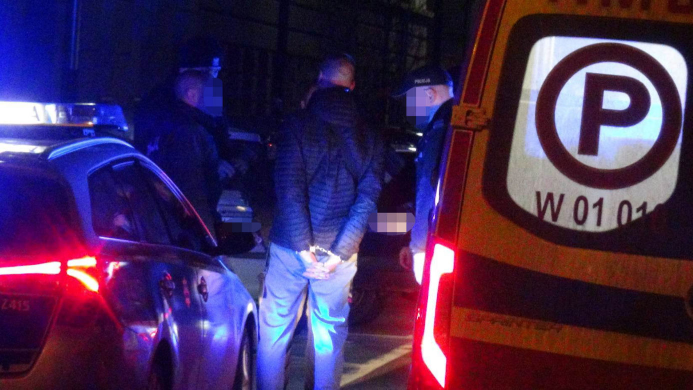 Nocna awantura na Powiślu. W ruch poszły butelki i broń